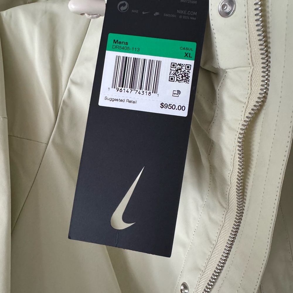 Nike Cream Performance Jacket with Zipper Closure